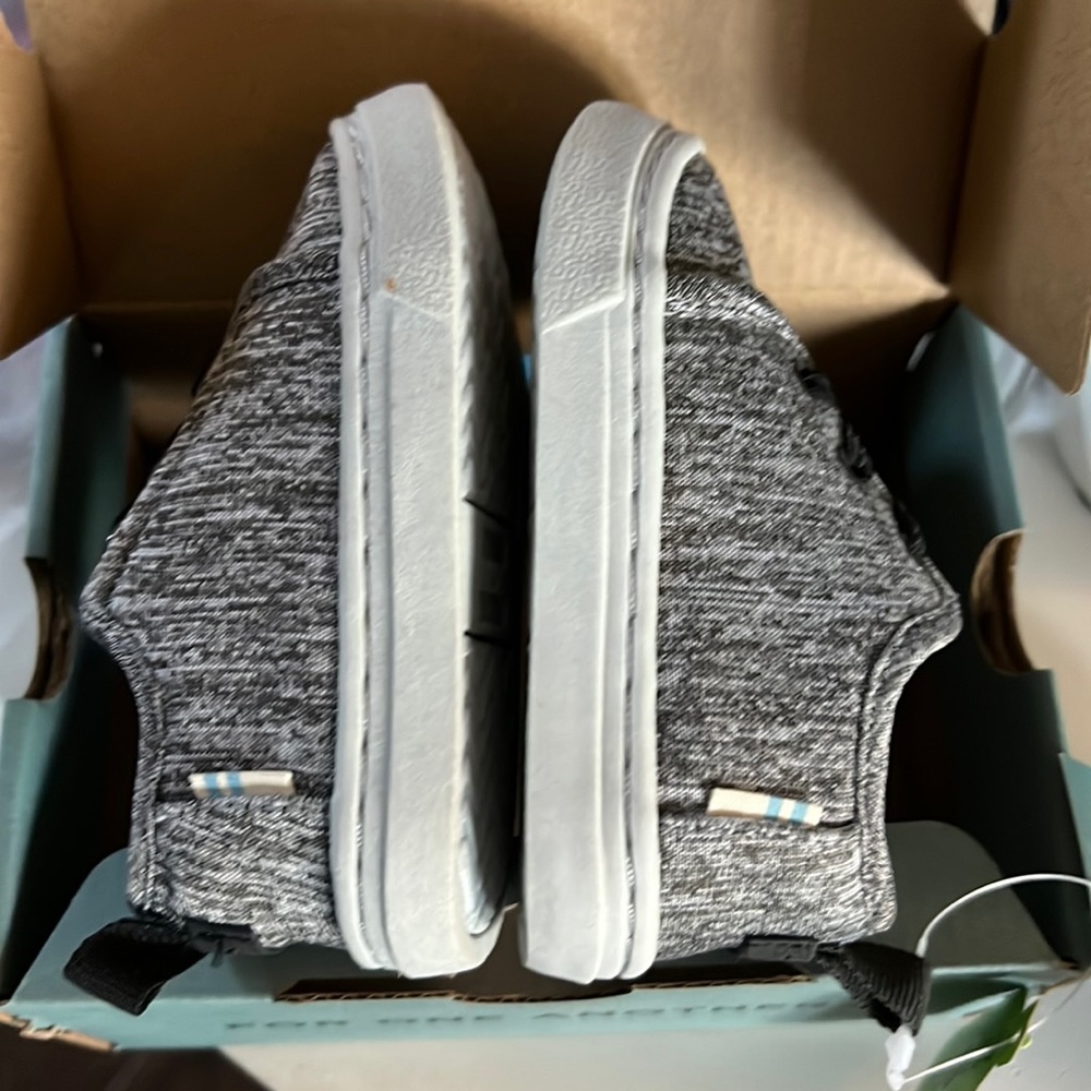 NWT in box TOMS size 4 Tiny shoes